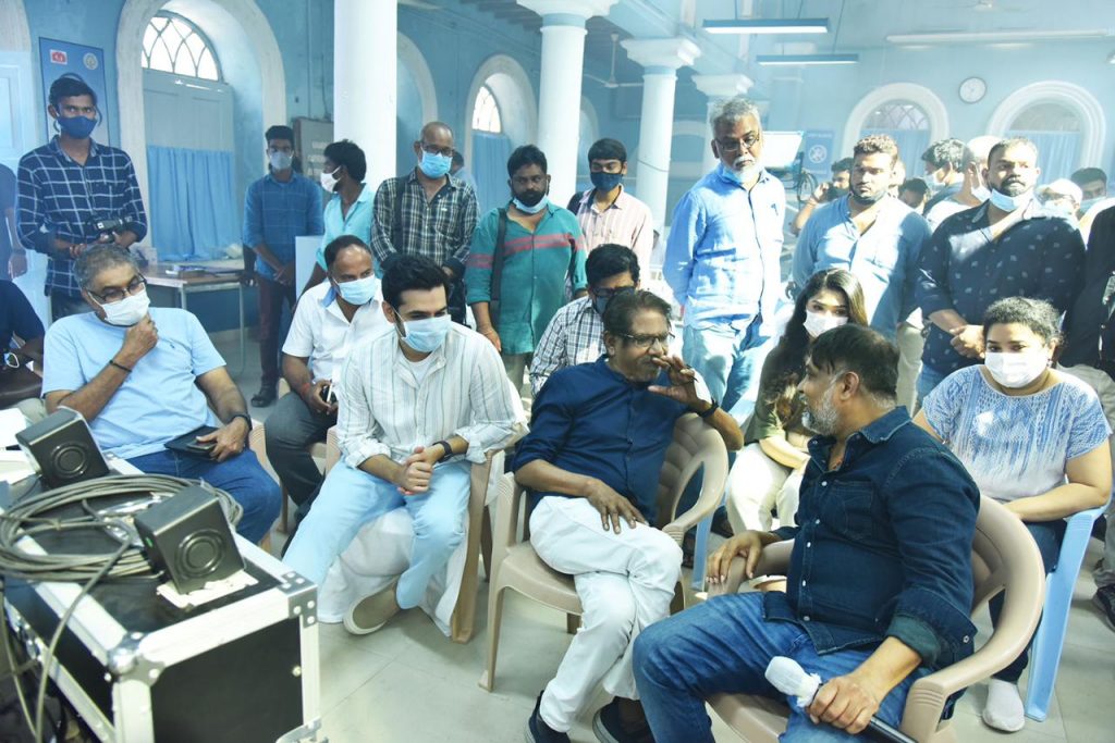 రామ్ మూవీ సెట్ లో భారతీరాజా బర్త్ డే సెలబ్రేషన్స్