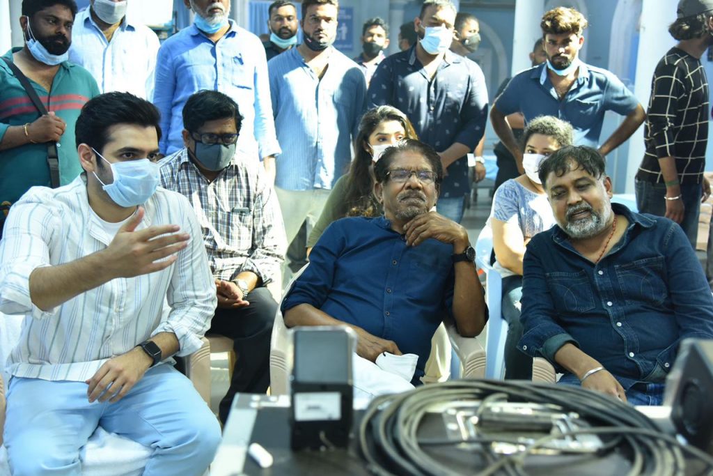 రామ్ మూవీ సెట్ లో భారతీరాజా బర్త్ డే సెలబ్రేషన్స్