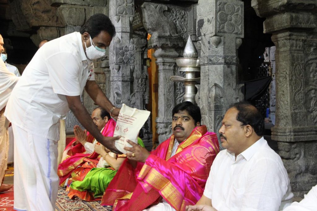 శ్రీవారికి దాసరి కిరణ్ విలువైన కానుక