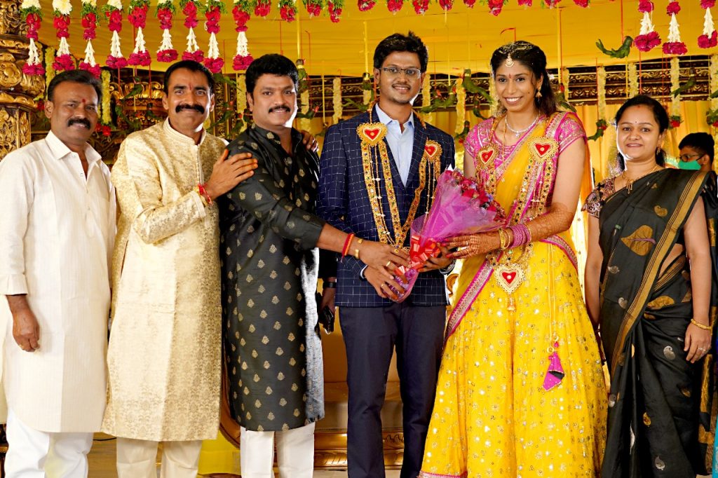 మ్యూజిక్ డైరెక్టర్ వీణాపాణి కుమార్తెకు సినీ ప్రముఖుల ఆశీస్సులు