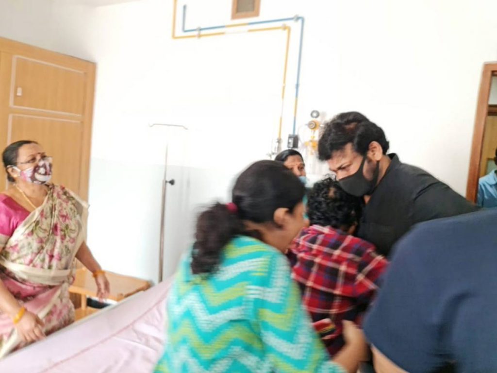 Chiranjeevi Prakash Raj Meets Actor Uttej