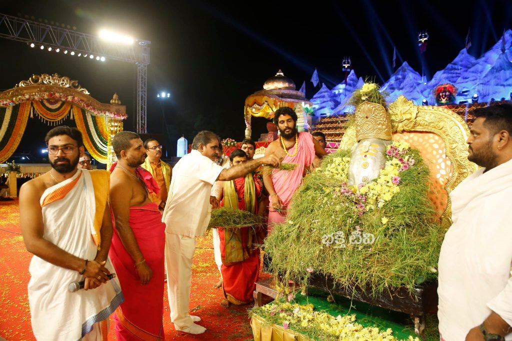 Kazipeta Ganapathi Koti Garikaarchana at KotiDeepotsavam 2021 day 6