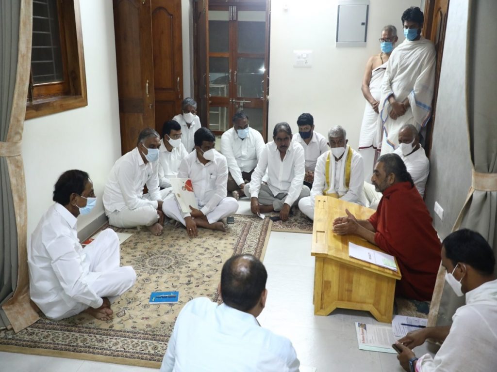 Cm Kcr Meet Chinnajeeyar Swamy