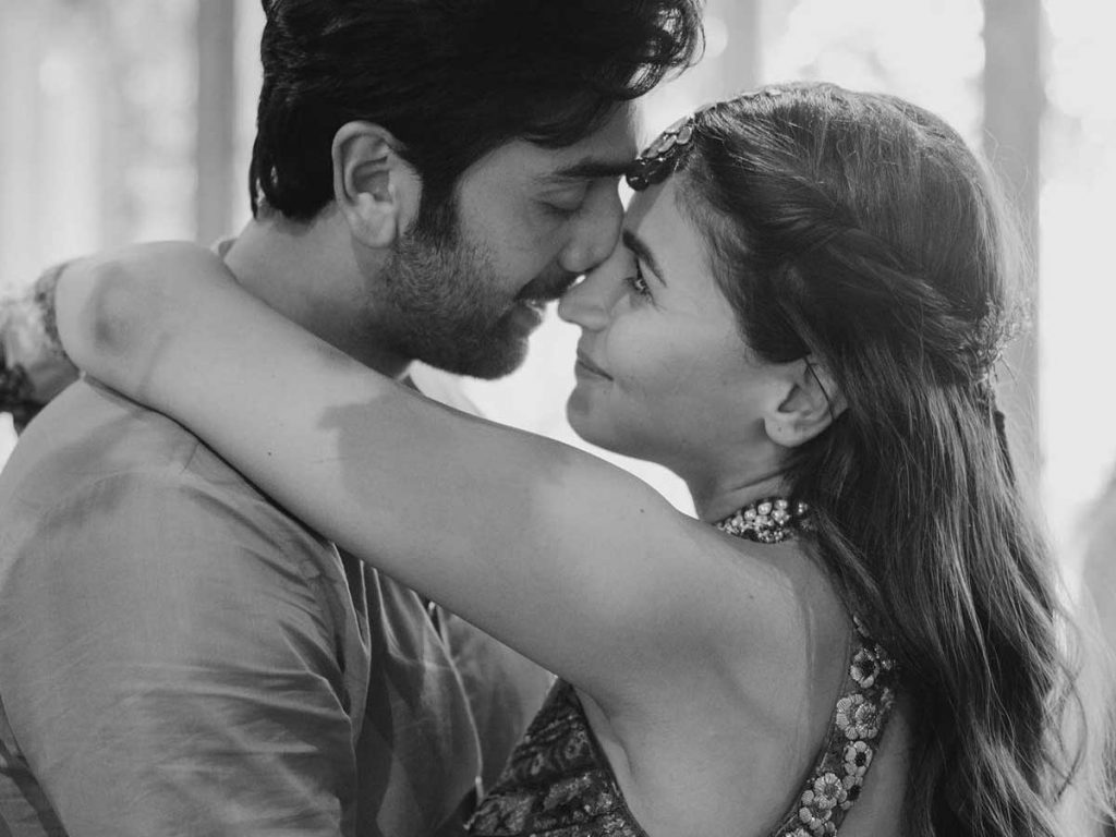 Ranbir Alia Mehendi Pics Goes Viral