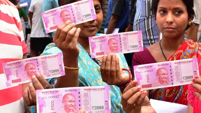 By July 31 88 Of Banks Received Rs 2000 Notes