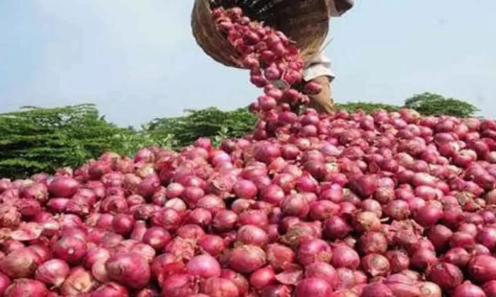 Ap Government Subsidized Onions Rs 35 Rythu Bazaars