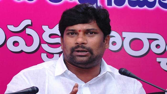 Balka Suman Fires On Congress