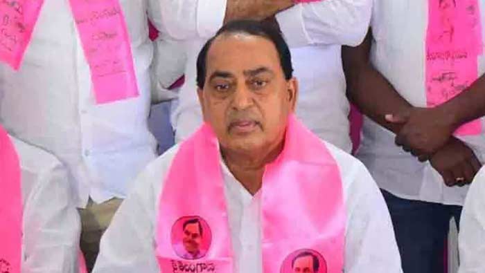 Minister Indrakaran Reddy To The Polling Station With Brs Scarf