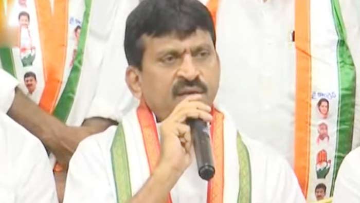 Ponguleti Srinivas Reddy Warns District Officials In Paleru