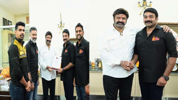Telugu Titans Players Meet Nandamuri Balakrishna At His Home Pkl Season Pawan Sehrawat