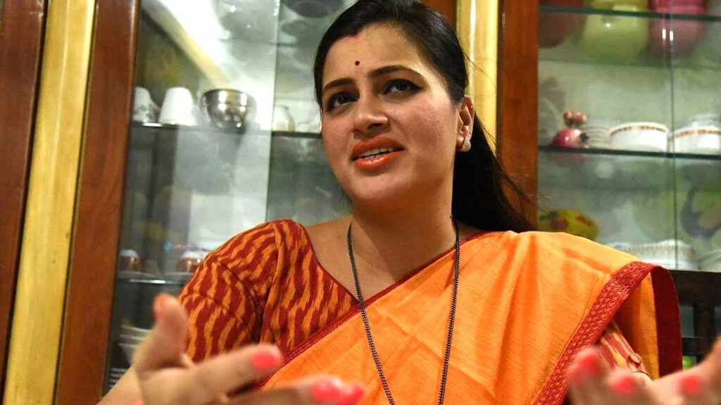 Navneet Rana: హిందువులు నలుగురు పిల్లల్ని కనాలి.. హిందూస్థాన్ పాకిస్తాన్ కాకూడదు..