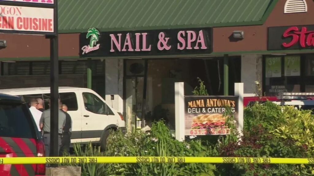 Road Accident Minivan Rams Into Salon In America Long Island Many Dead And Injured