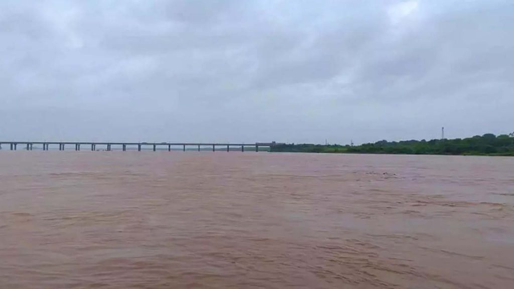 The Receding Godavari At Bhadrachalam