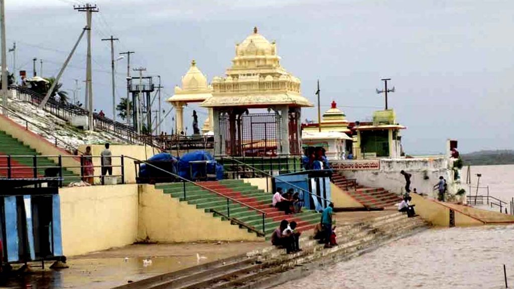 Bhadrachalam Godavari Water Level Is 33 5 Feet