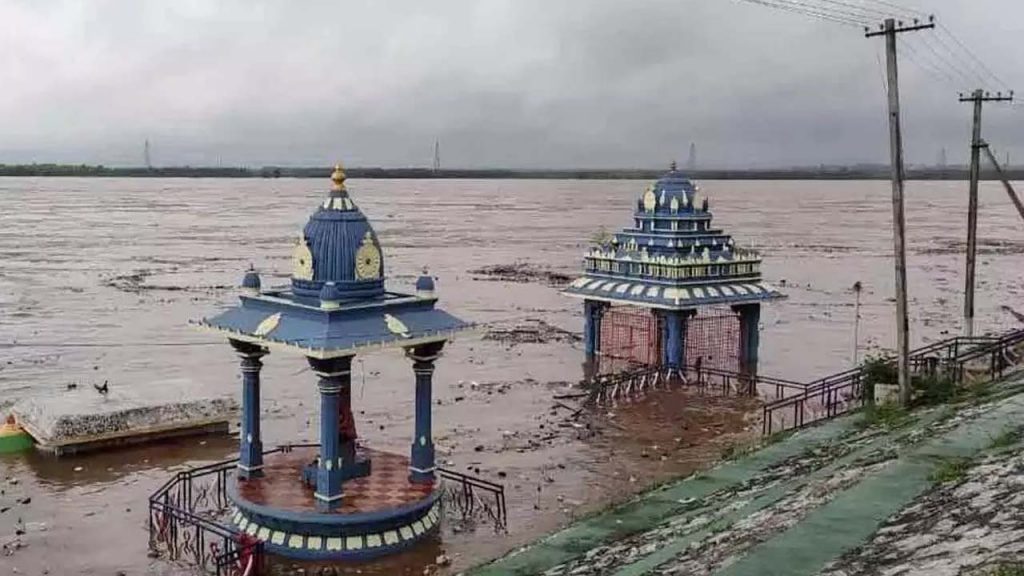 Bhadrachalam Godavari Water Level Is 33 Feet