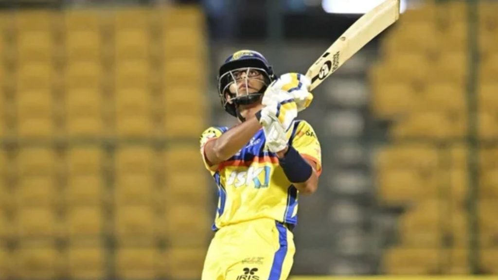 Rahul Dravids Son Samit Dravid Stuns With 360 Degree Batting In Ksca T20 Viral Video