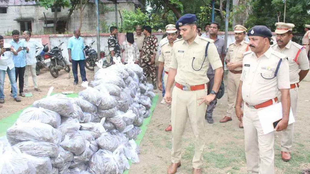 Interstate Ganja Gang Members Arrested 900 Kg Of Ganja Seized