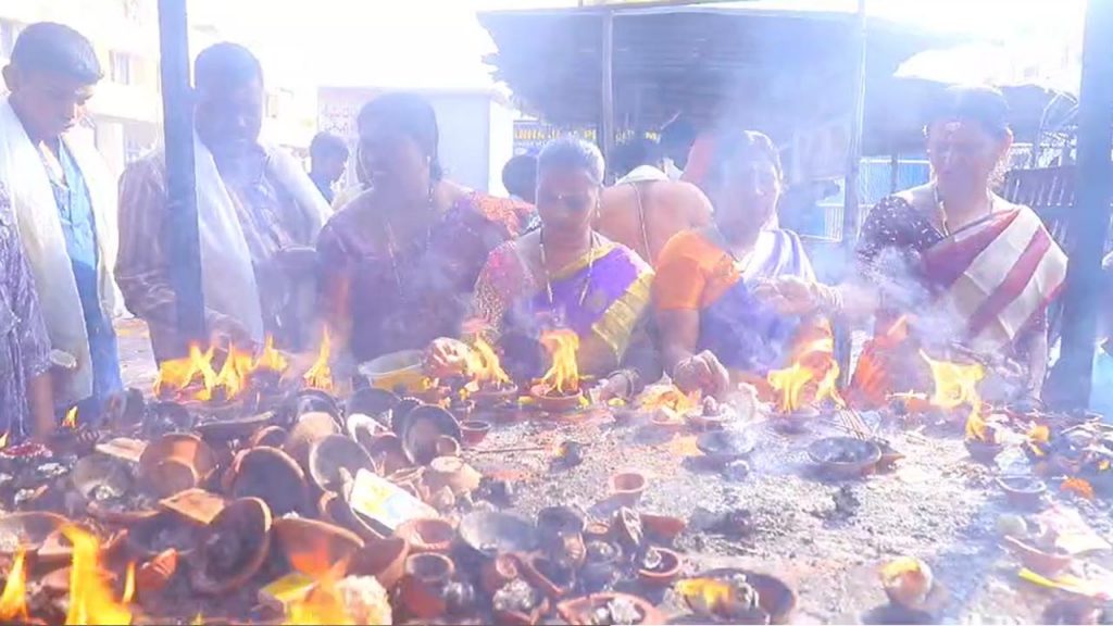 Crowd Of Devotees Increased In Yadagiri Gutta