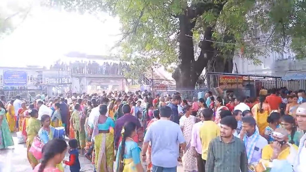 Devotees Flock To Temples On The Last Monday Of Kartika Masam In Andhra Pradesh