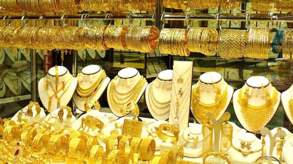 Gold Prices Are Sharp Decline After Record Rates Experts Advise Caution Before Buying