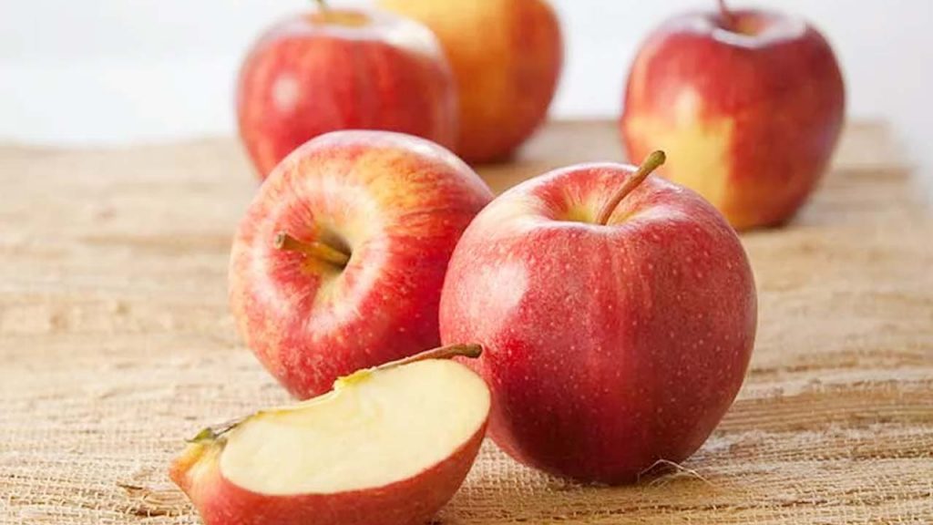 Amazing Changes In Body By Eating An Apple Every Day For Month