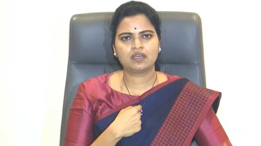 Pasumarru Farmers File Complaint Against Former Minister Vidadala Rajini Her Maternal Uncle And Other Relatives At Chilakaluripet Public Grievances