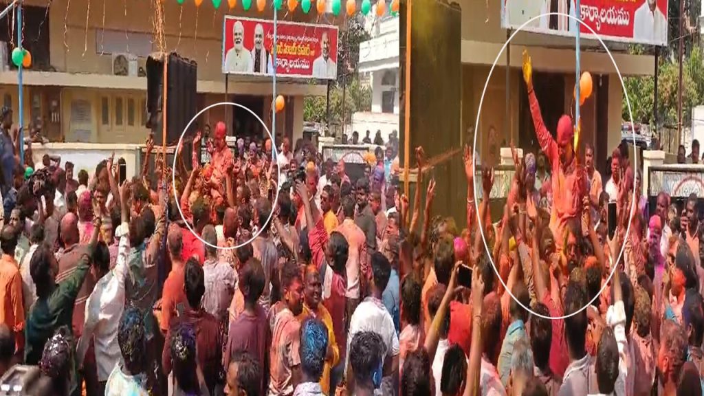 Union Minister Bandi Sanjay In Holi Celebrations