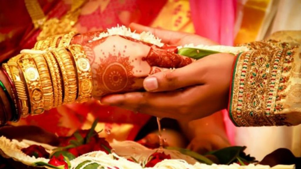 Serial Bride Scam Exposed In Ichapuram Unmarried Youth Targeted In Marriage Fraud