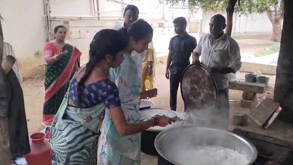 Students Complained To Puttaparthi Mla Sindhura Reddy Over The Phone That They Were Not Being Served Good Food