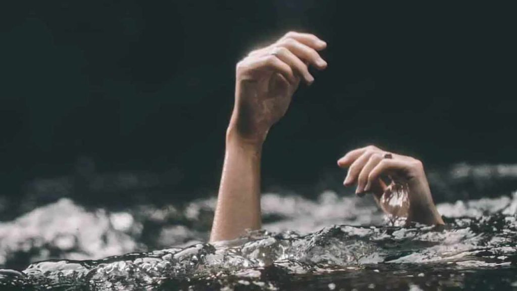 East Godavari Tragedy Woman Jumps Into River After Missing Daughter Case