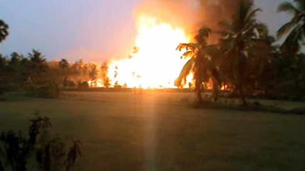 Kakinada Ongc Gas Pipeline Leak Sparks Fire Cm Chandrababu Reviews Situation