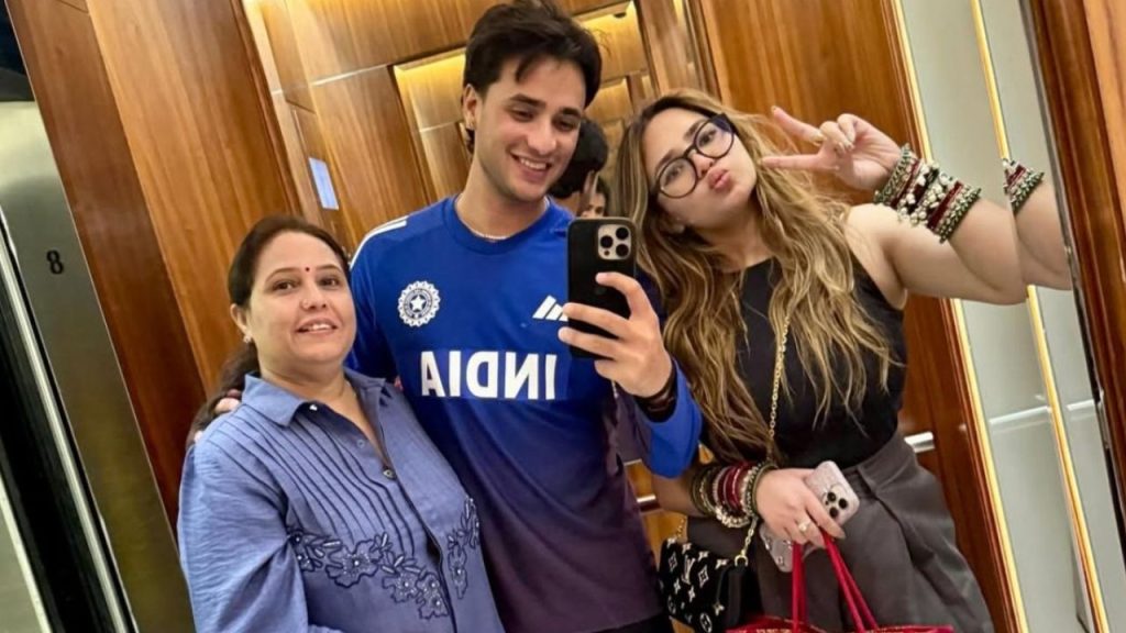 Abhishek Sharmas Sister And Mother React After Match Winning Knock Vs Pakistan In Asia Cup 2025