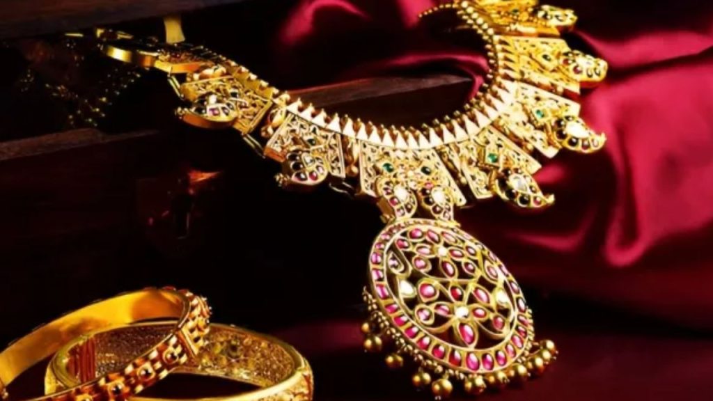 Today Gold Price In India 22k And 24k Rates Rise Again Silver Also Up