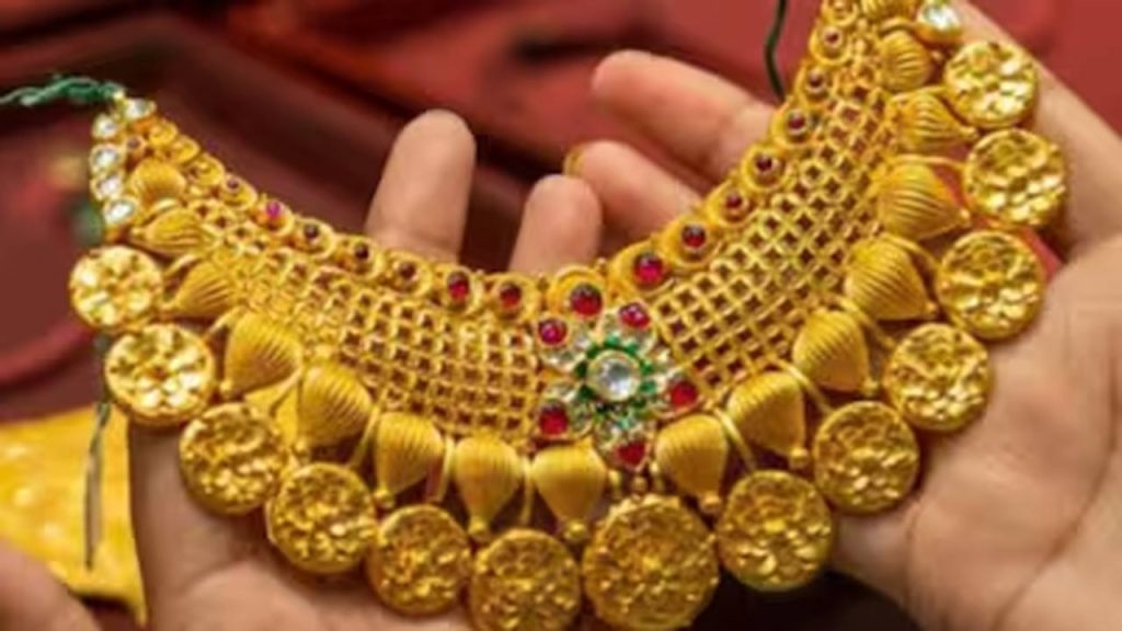 Gold Is Running Towards Rs 1 Lakh 30 Thousand