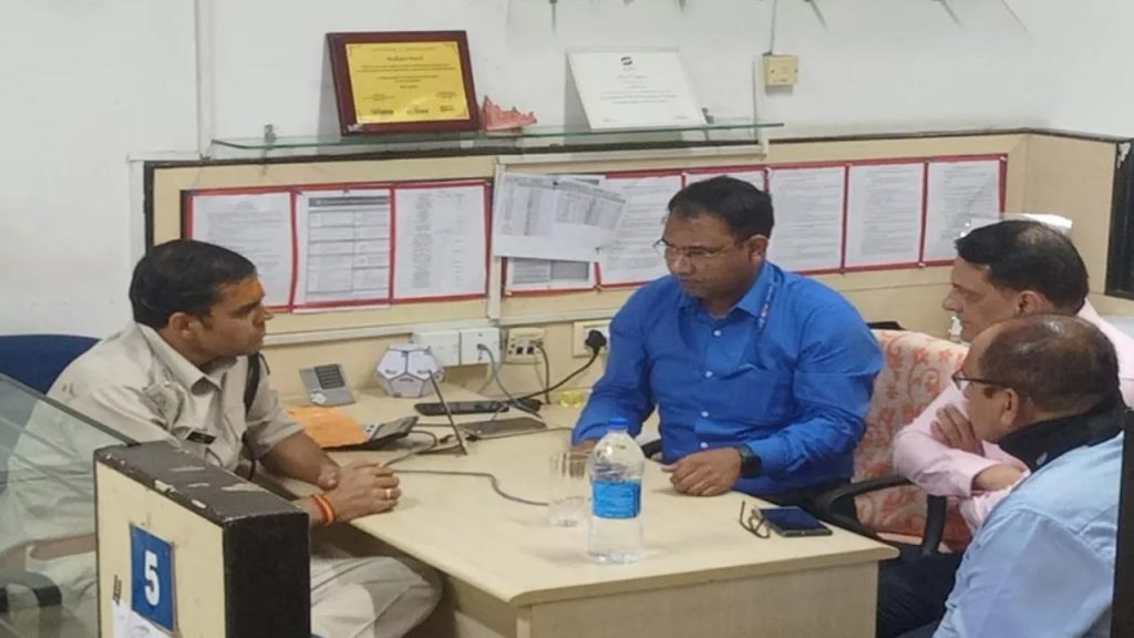 Jharkhand Hdfc Bank Robbery 2 Crore Madhupur 2025