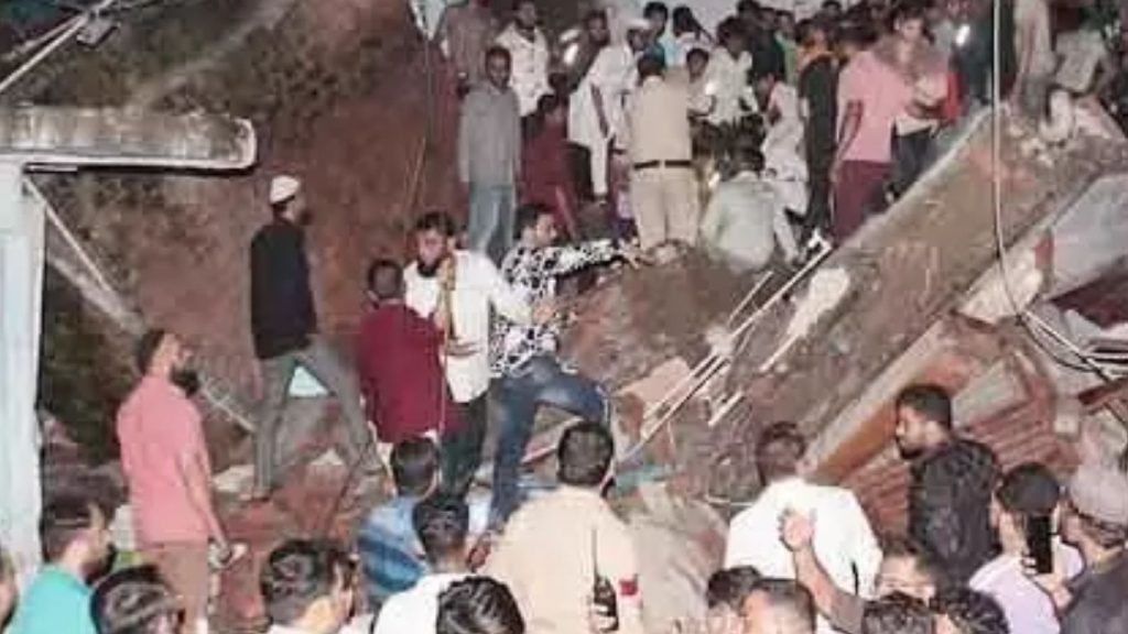Two Killed 12 Injured After Three Storey Building Collapses In Indore 2622494 Html