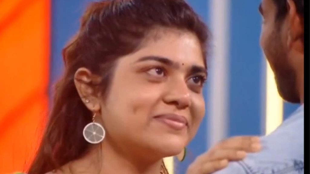 Bigg Boss 9 Ritu Chowdhary And Jawan Pawan Kalyans Love Track Sparks Buzz