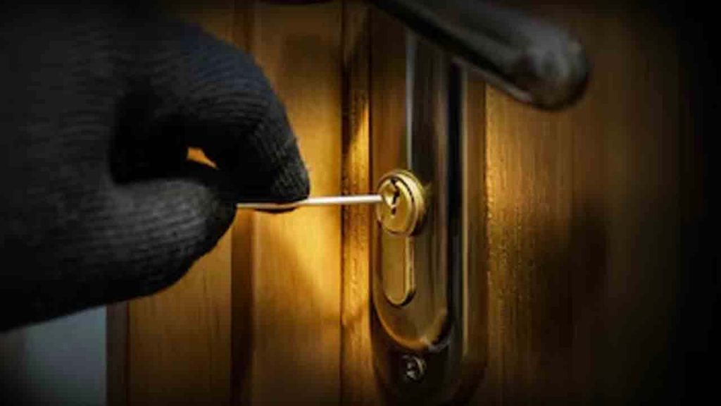 Young Man Stole Large Amount Of Gold And Money From Friend House