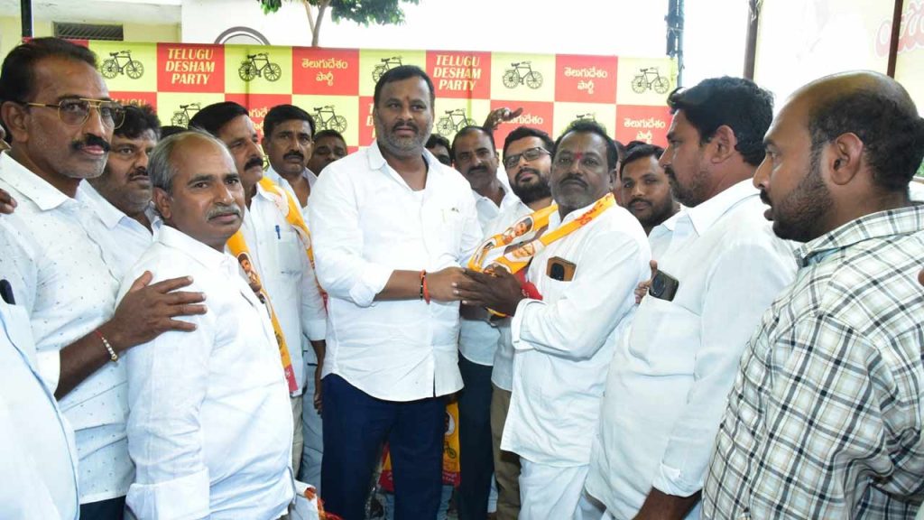 Ysrcp Leaders And Activists Joined Tdp In The Presence Of Minister Ramprasad Reddy In Rayachoti