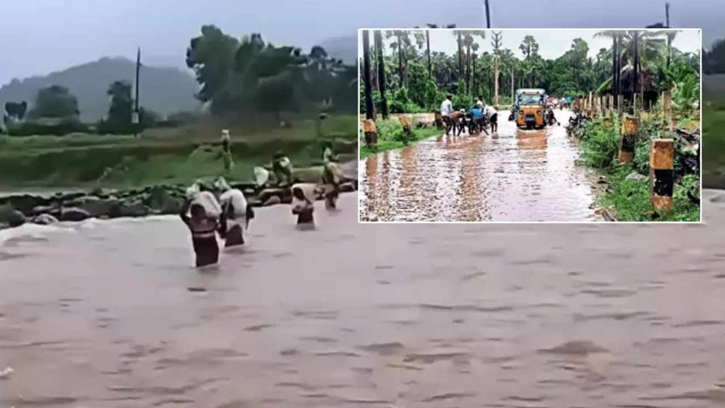 Water Rising In Sabari River And Godavari River Traffic Is Blocked In 100 Villages