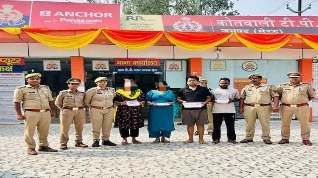 Meerut Woman Steals %e2%82%b930 Lakh From Husbands House To Fund Brothers Kidney Treatment Police