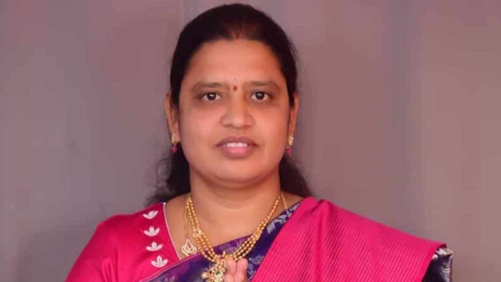 Resignations In Serilingampally Congress Bjp Leaders Turning Towards Brs