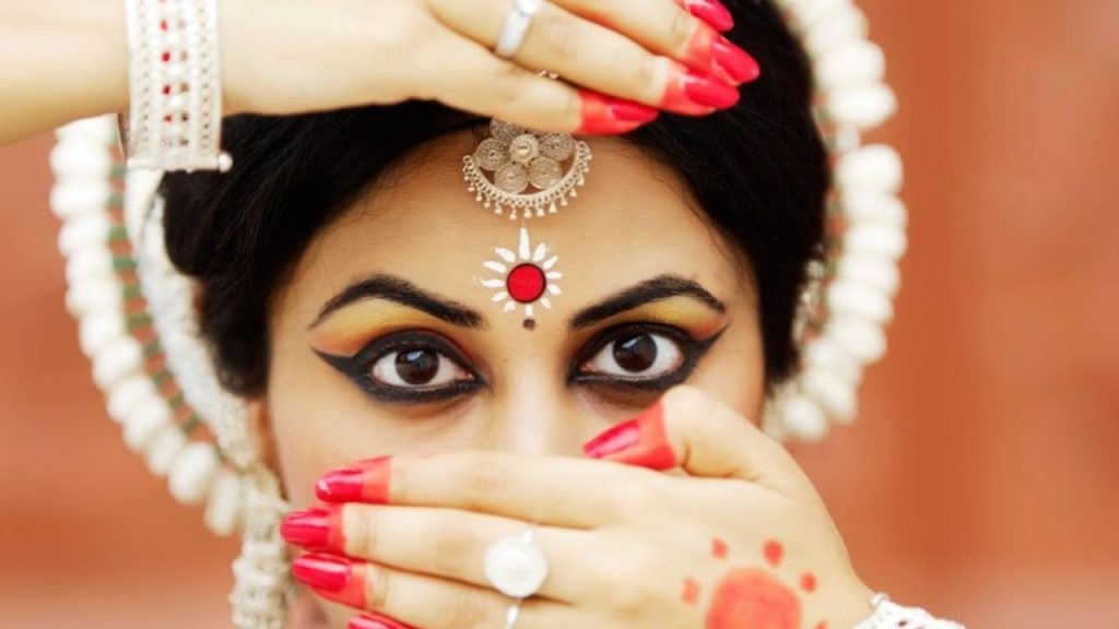 Spiritual And Scientific Significance Of Bindi Why Wearing It Brings Energy Peace And Prosperity