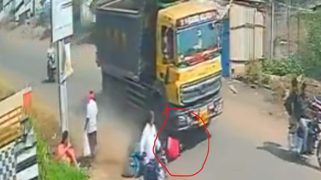Humanity Fading Biker Dies After Being Run Over By Lorry In Kooragallu Bystanders Fail To Help
