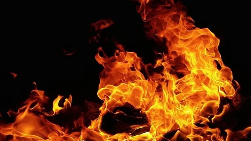 Fire Breaks Out At Srikanya Comfort Restaurant In Somajiguda