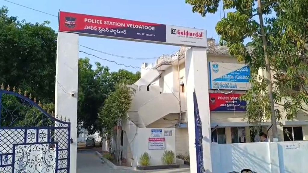 Love Marriage Row Parents Attempt To Kidnap Daughter At Jagtial