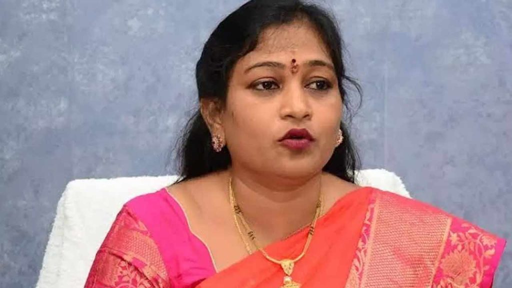 Home Minister Anitha Comments On Using Children In Flexi Posters