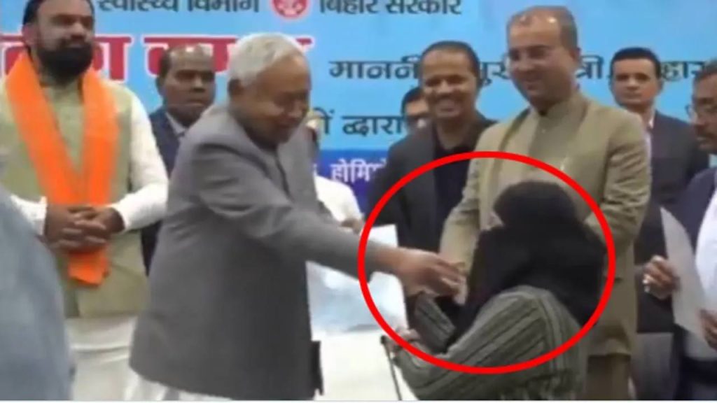 Union Minister Giriraj Singh Supported Nitish Kumar Defence