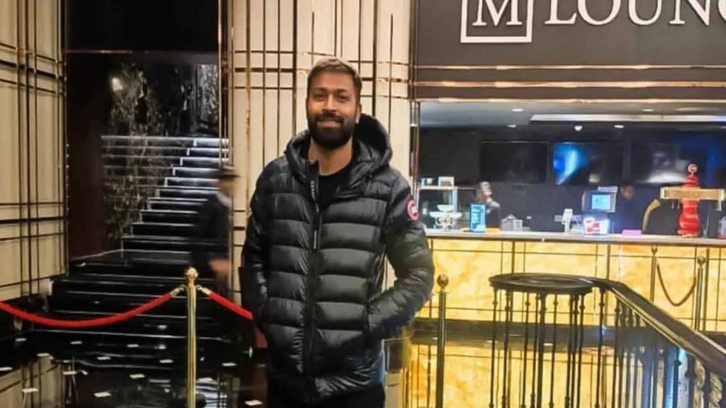 Hardik Pandya Visit Amby Mall Mahesh Babu Theater Viral