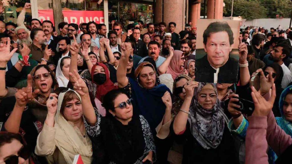 Imran Khans Sister Says He Is Mentally Tortured In Jail After Meeting Him